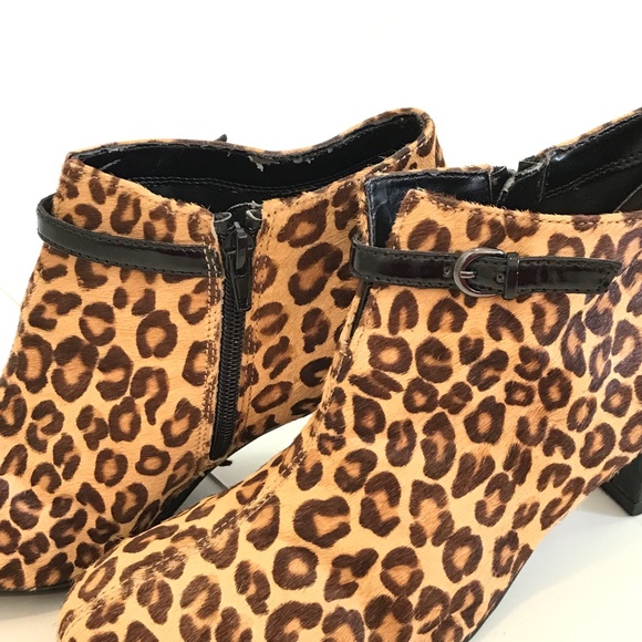 AEROSOLES Leopard Calf Hair Ankle Boots Booties Patrole Car Women’s Size 8.5 - Picture 2 of 16